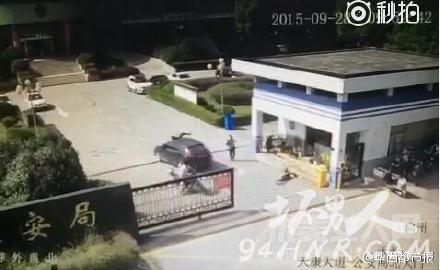 安徽省天长市公安局男子开车撞飞前妻监控视频在线观看