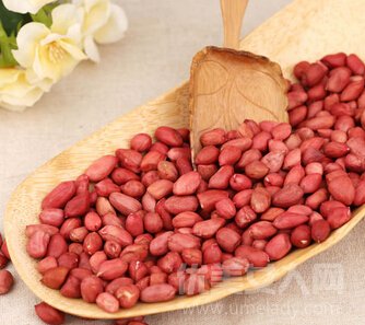 花生丰胸食疗方,胸部自然变大