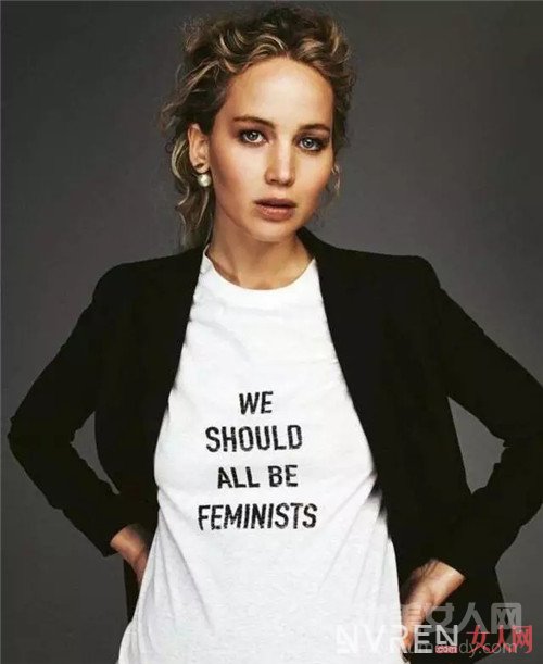 明星最爱的一件Slogan T_Fashion就是做自己！她们都把女权穿上身