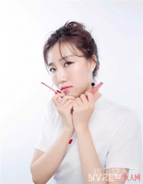 阿玛尼红管豆沙色500_夏天淡妆最显白、最提气色的7支口红在这里!