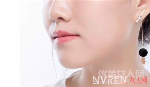阿玛尼红管豆沙色500_夏天淡妆最显白、最提气色的7支口红在这里!