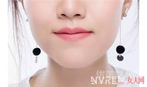 阿玛尼红管豆沙色500_夏天淡妆最显白、最提气色的7支口红在这里!