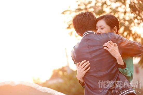 恋爱中做很卑微  的事情